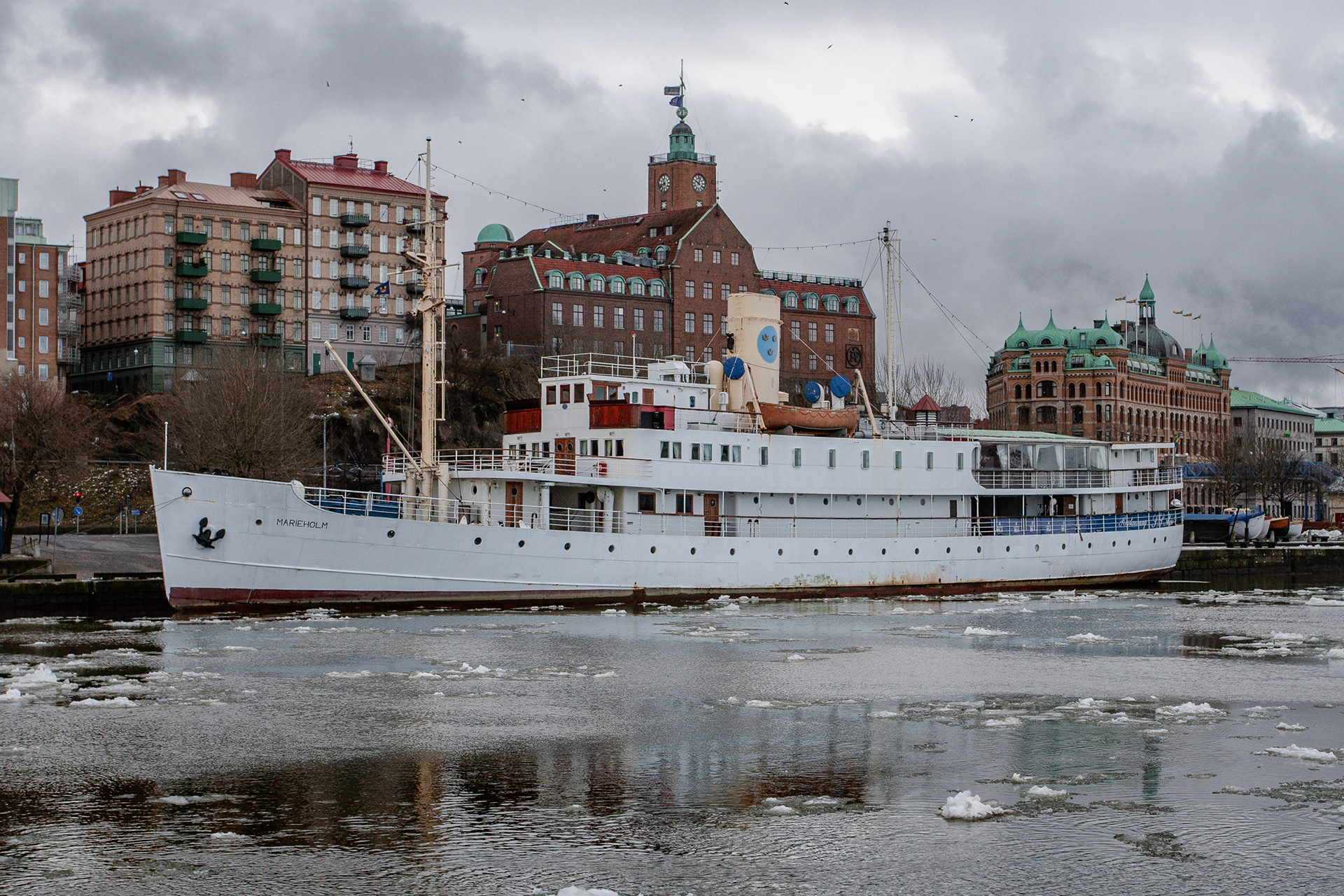 The motorshiop Marieholm at the centre side quay, February 2012.
