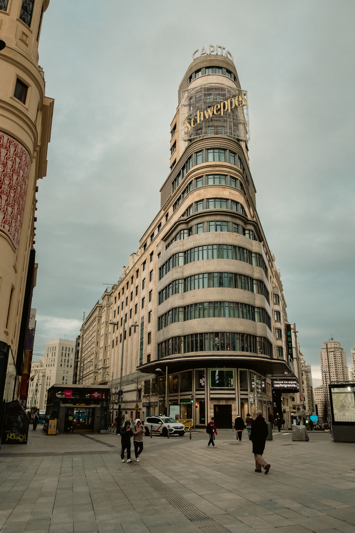 The Capitol building (54 metres tall) ...
