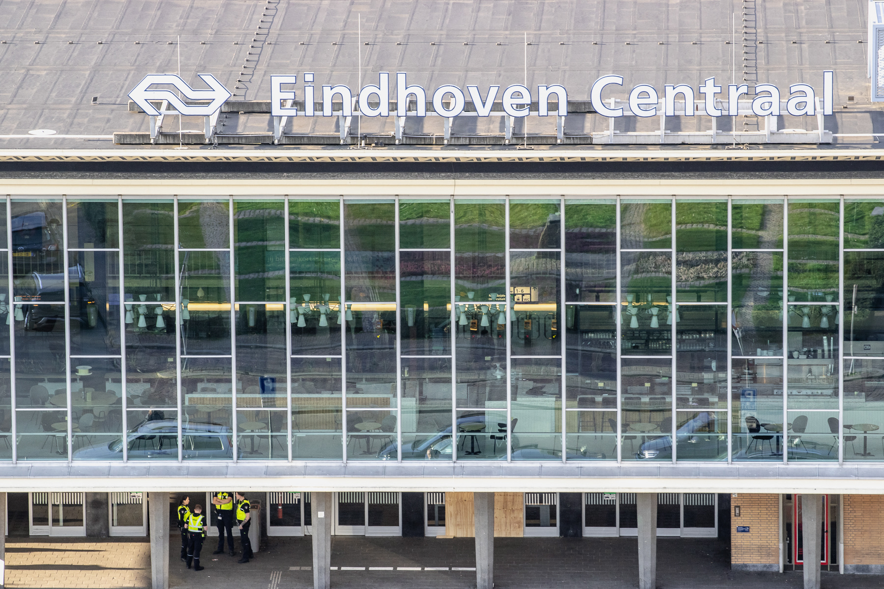 front view of Eindhoven Central Station, with the station restaurant behind the glass.