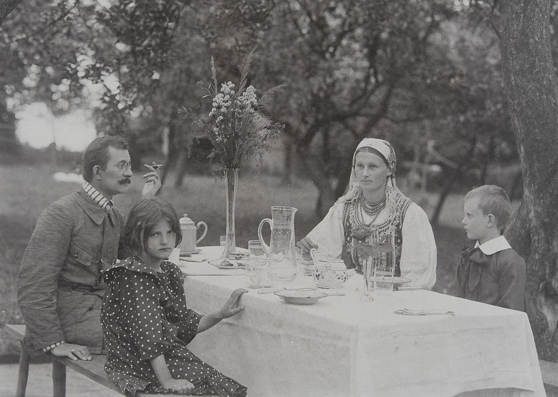 Lucjan and Jadwiga Rydel and kids around 1910 (Photo in collection National Museum)