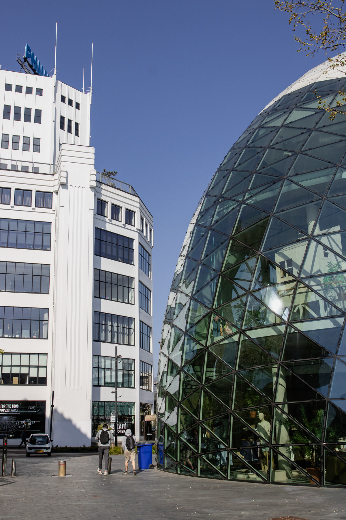 Notice the Philips logo on toop of the white building.