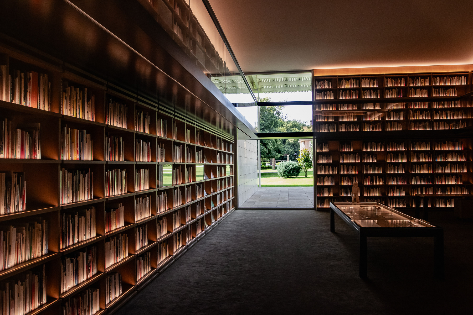 The library of Museum Voorlinden