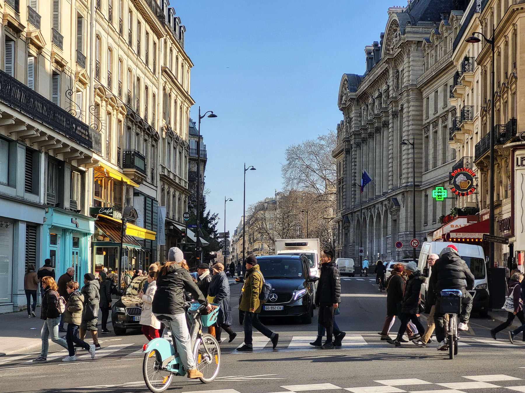 At Boulevard Saint-Michel, March 2023.