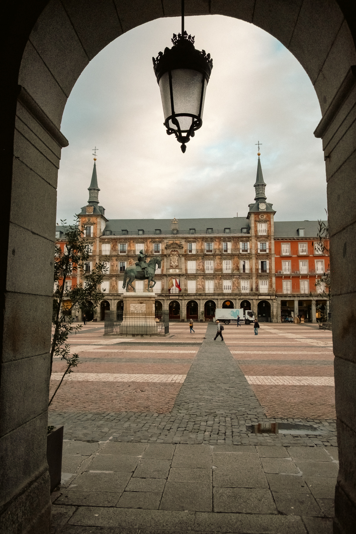 View towards the original bakery of the square, the Casa de la Panadería