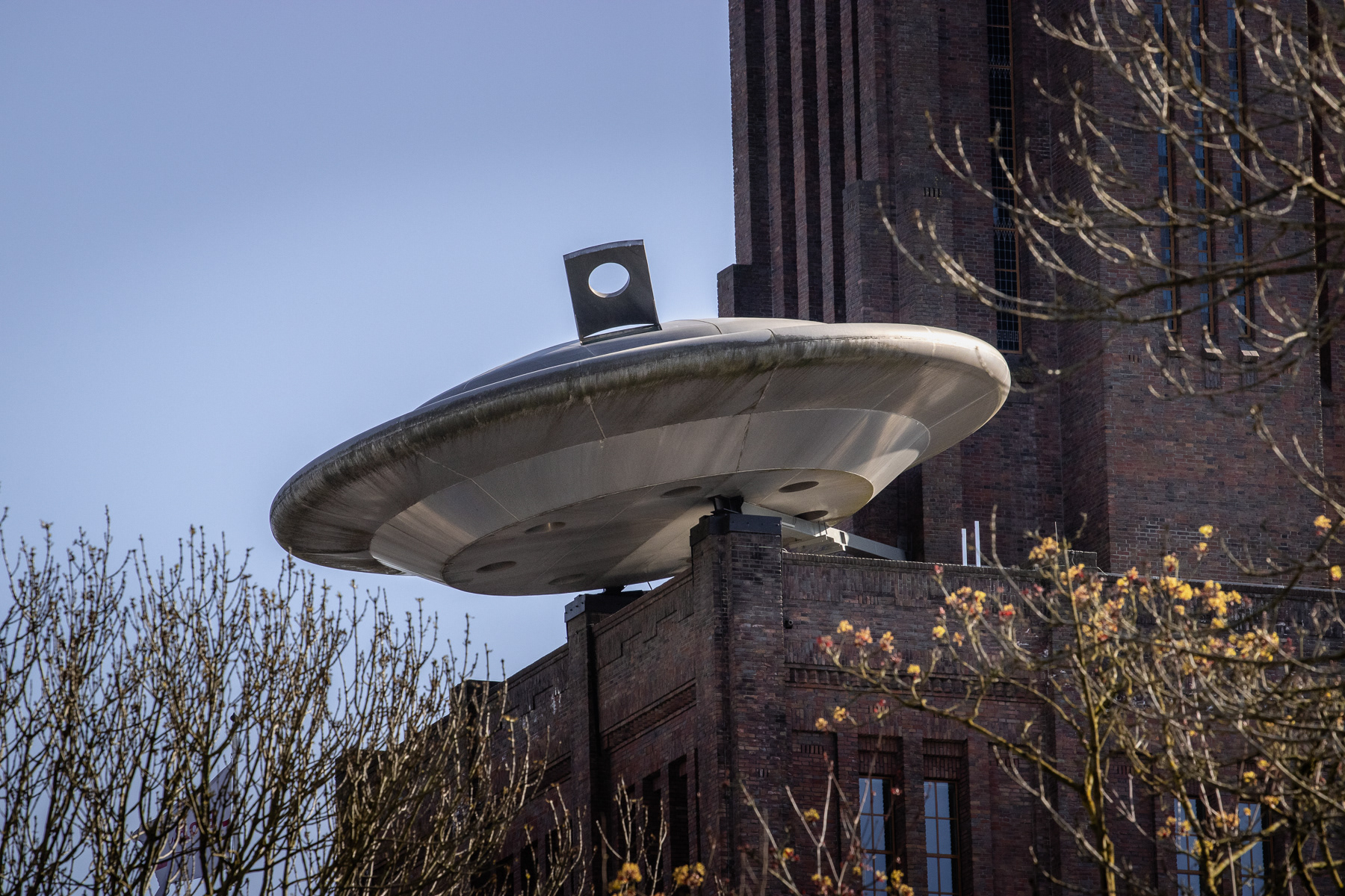 In 2000, a 12-metre wide flying sauces art work was added to the roof of the former headquarters of the national railways, now still offices of the rail infrastructure organisation.