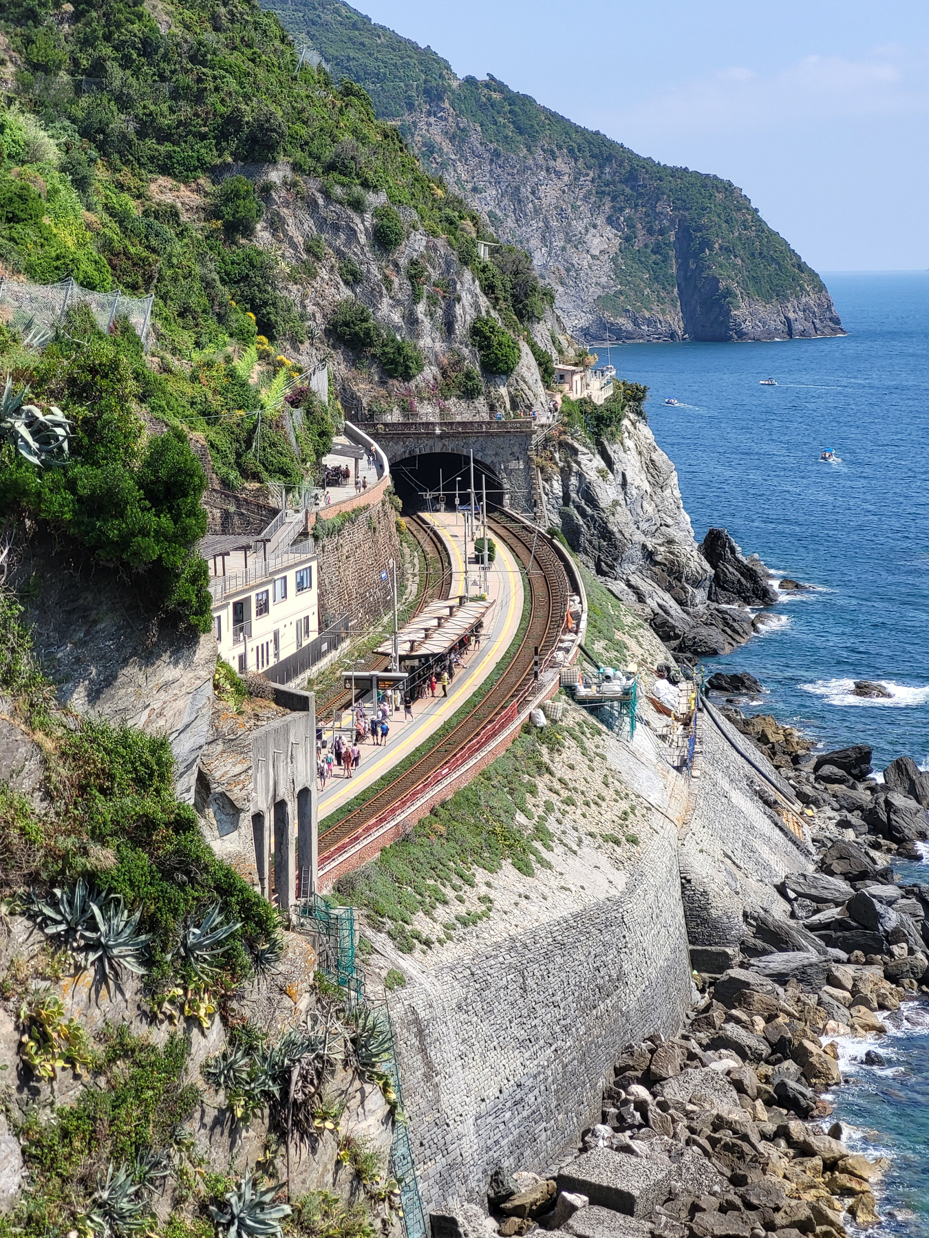 The railway station of Manarola.