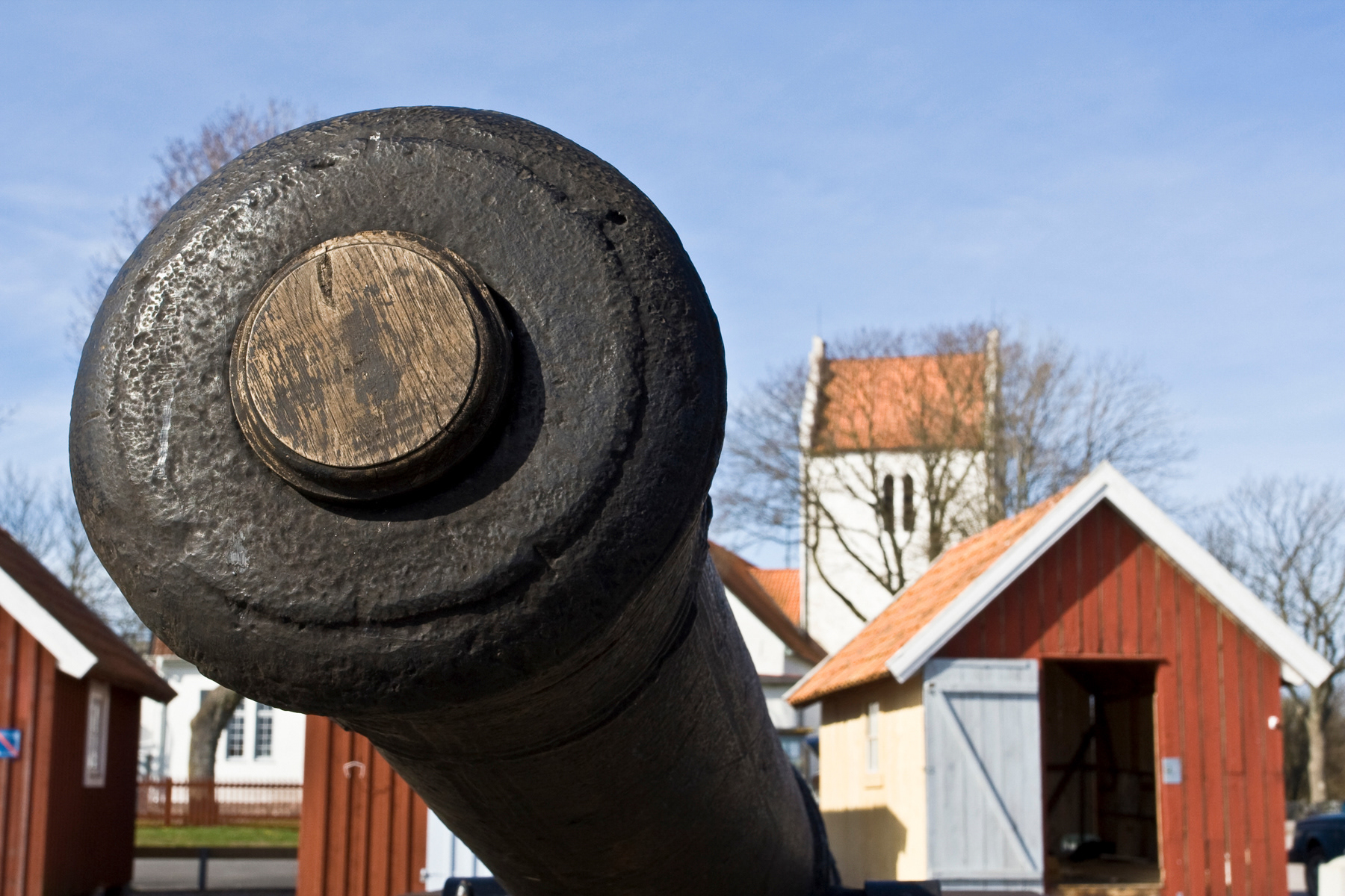 Historic gun in the Kristianopel harbour, April 2007.