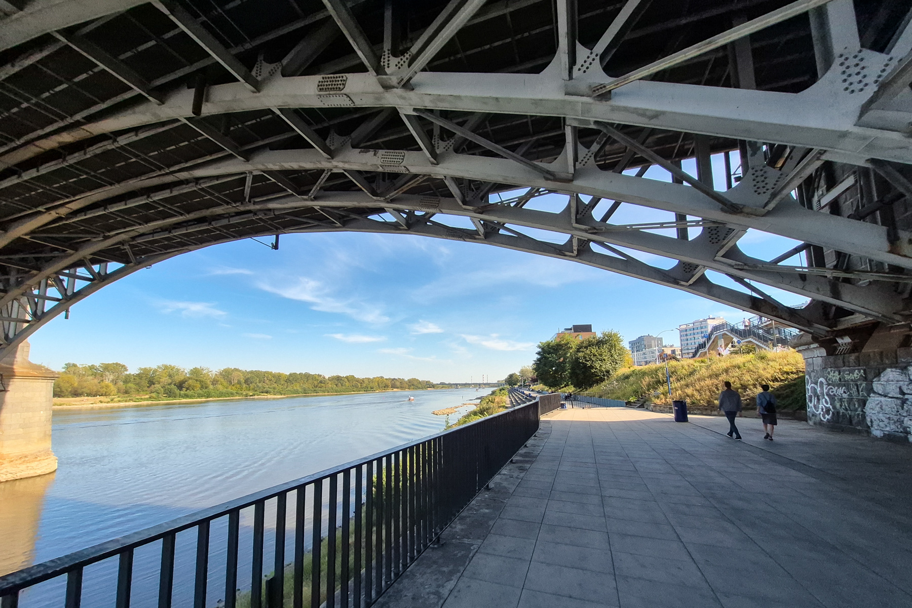 View south underneath the Poniatowski Bridge, August 2025.