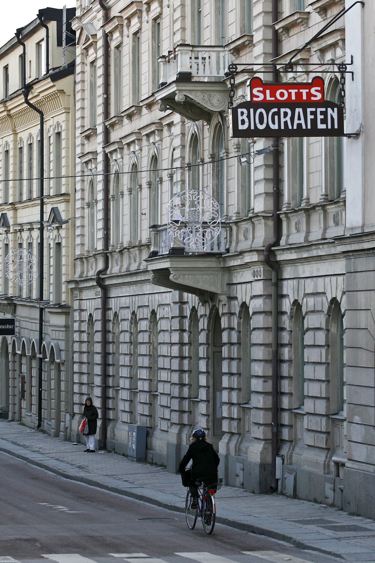 Drottninggatan (Queens street) features as as set in the MIllennium films.