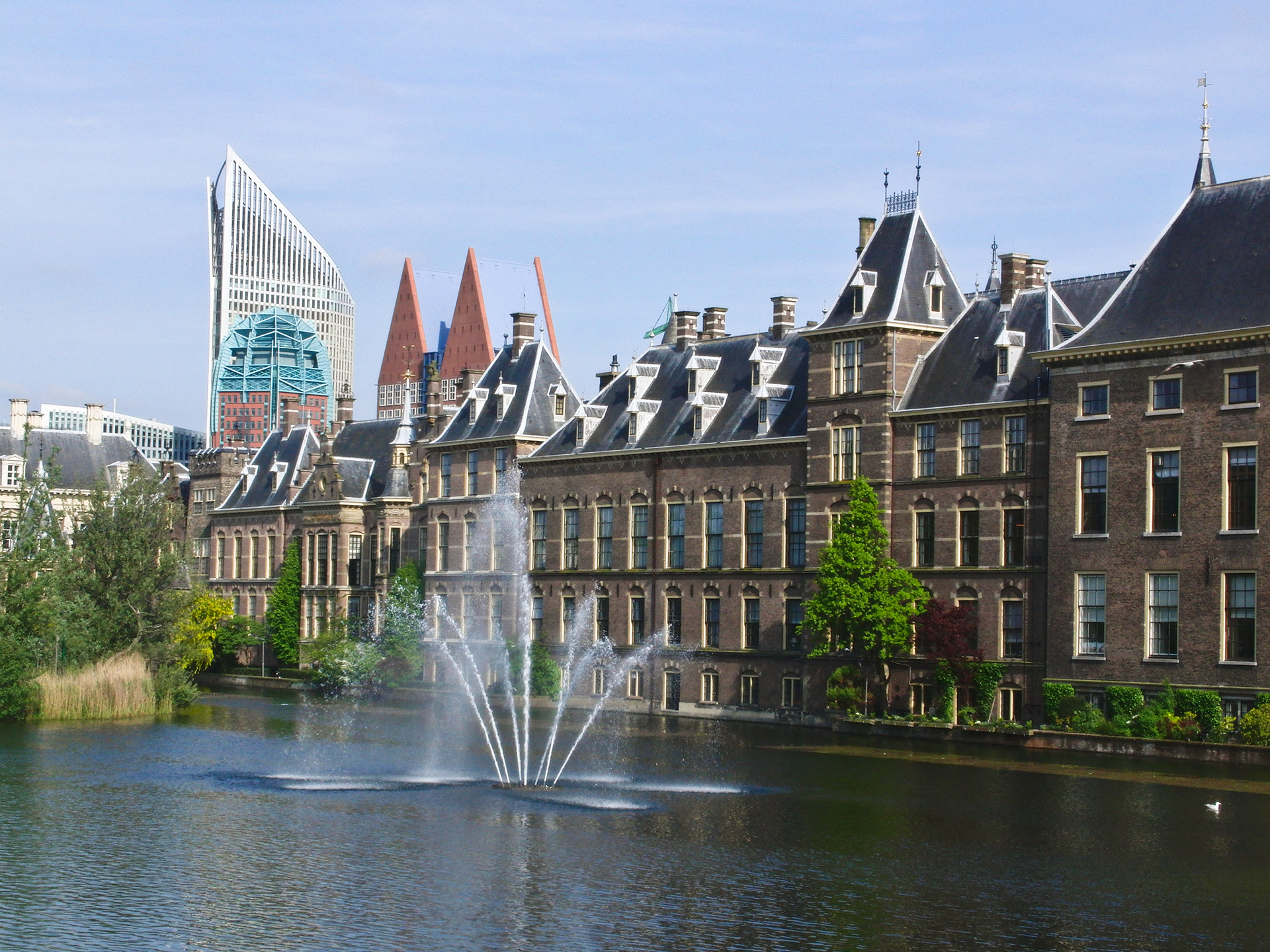 The Binnenhof and its pond with the first high rises in the background in May 2009.