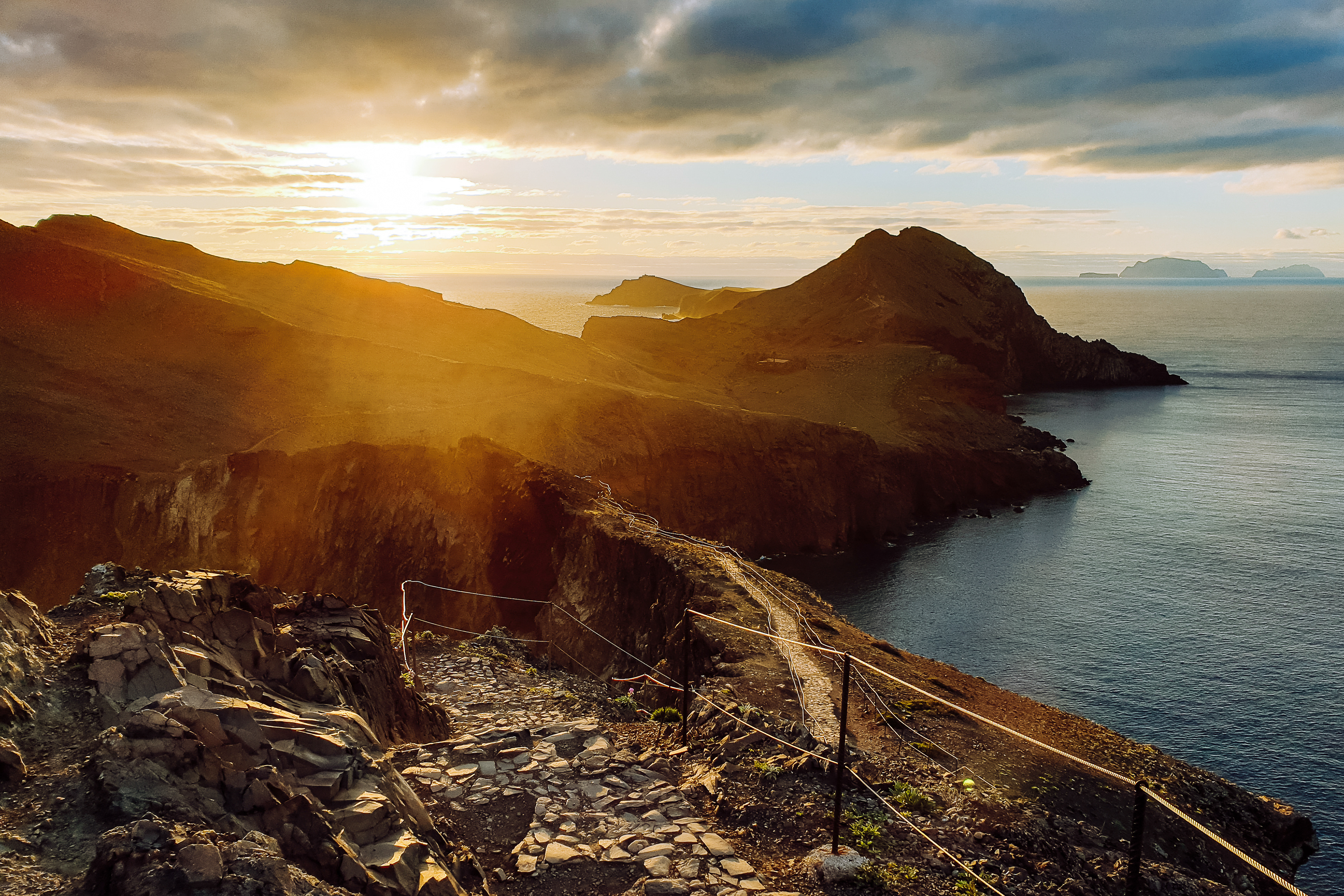 Full sunrise over Madeira's eastern end: Ilhéu da Cevada