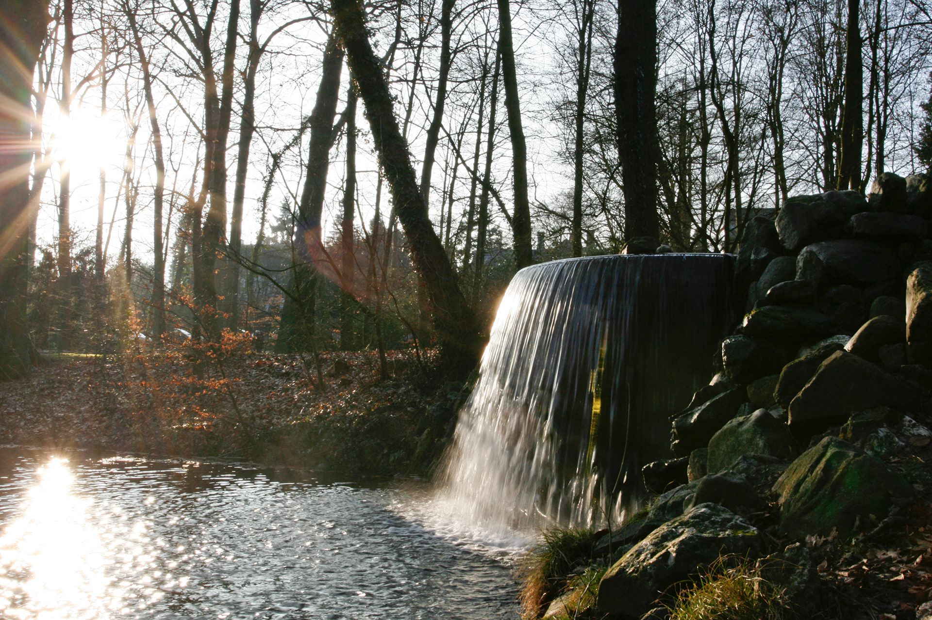 An autumn day at the nice waterfall that one can even creep behind if one wishes.