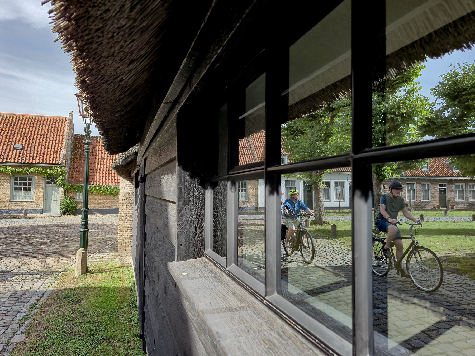 Cyclists in Sint Anna ter Muiden, September 2025.