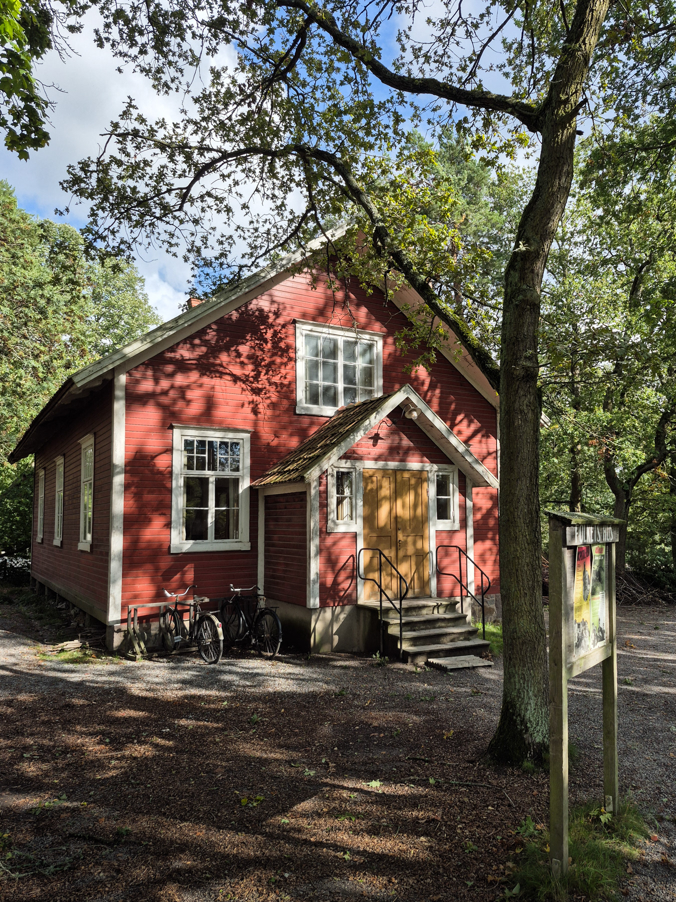 Folkets Hus, the local community centre. Buildings similar to this one in the 1950s style can still be found all over Sweden. This particular building comes from the Ransäter area in Värmland.