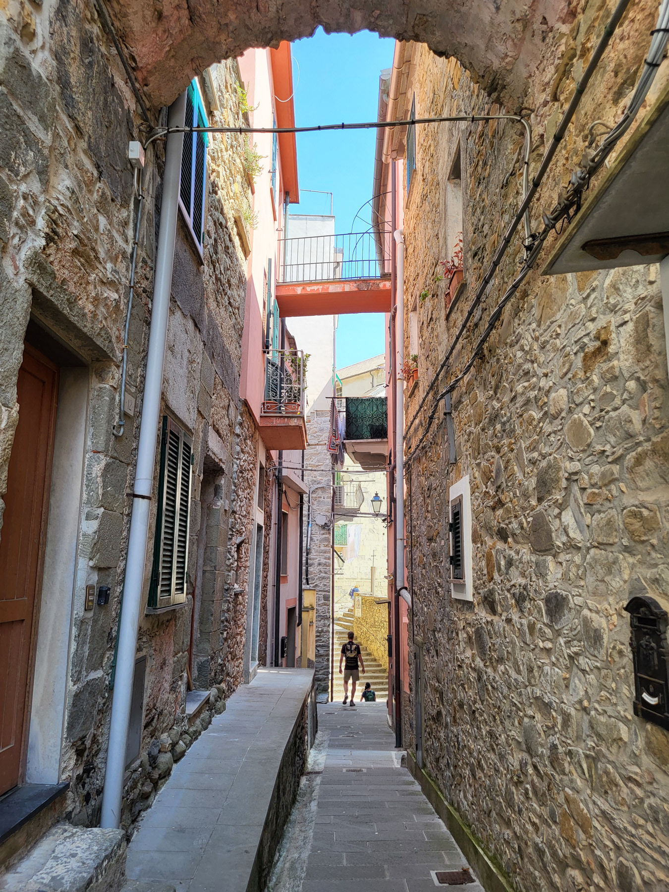 An alley leading to the centre.