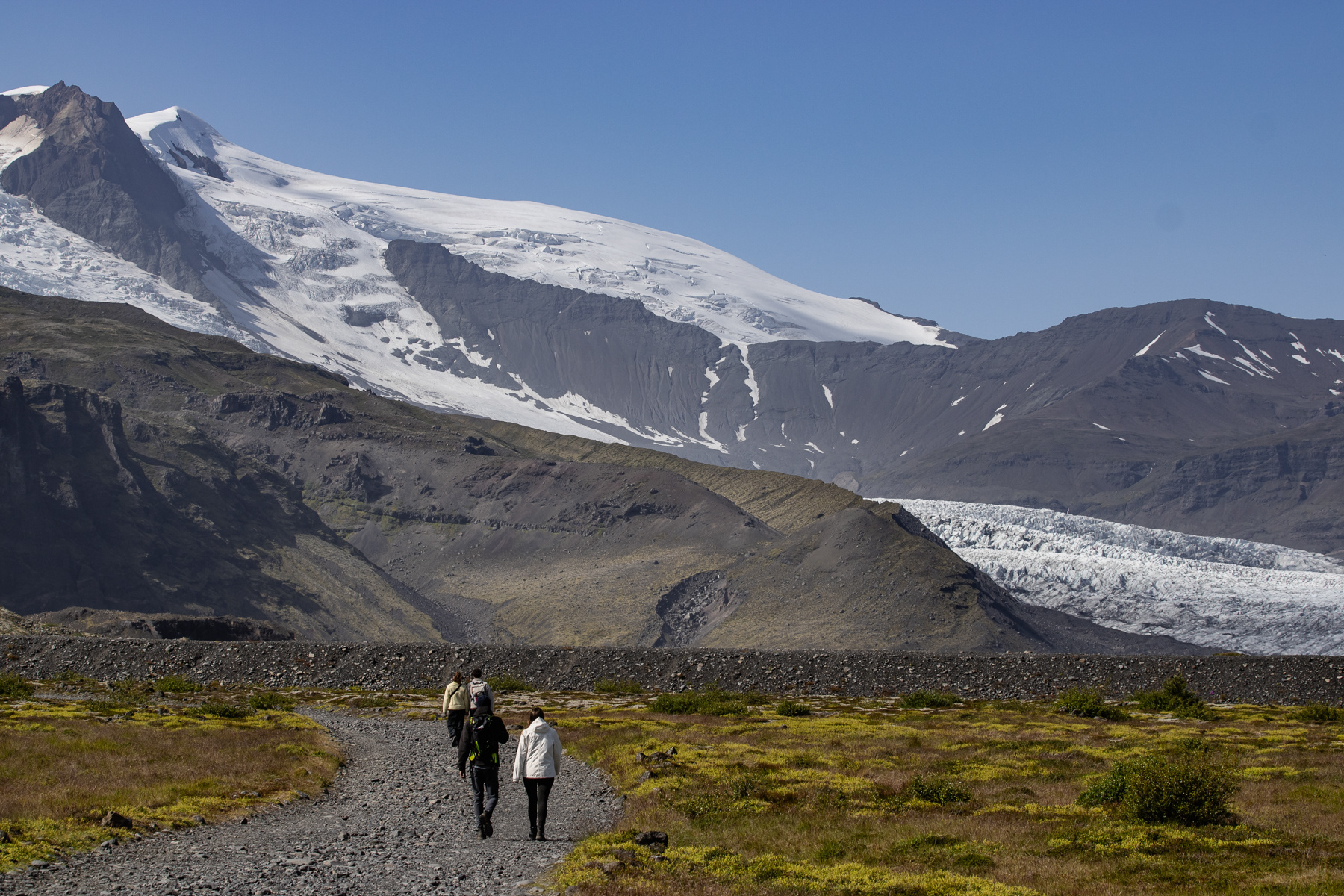 The trail into the Mulagljufur Canyon starts easy.