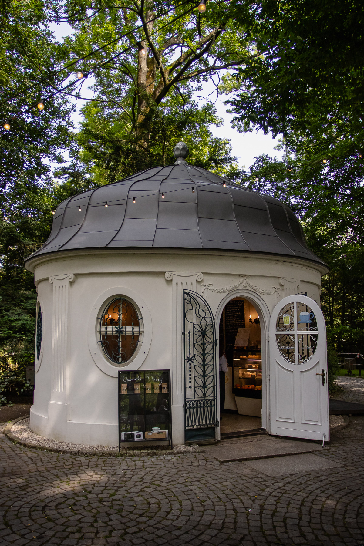 The tea house.