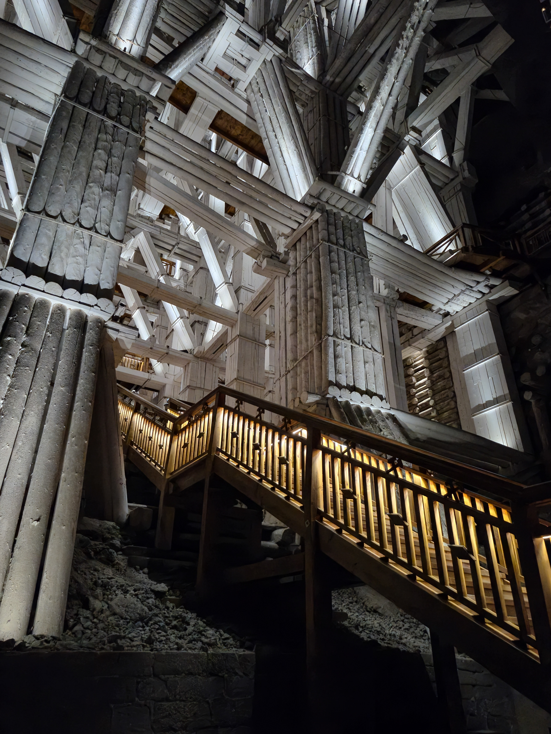 The impressive wooden structure keeps the biggest cave stable and safe.