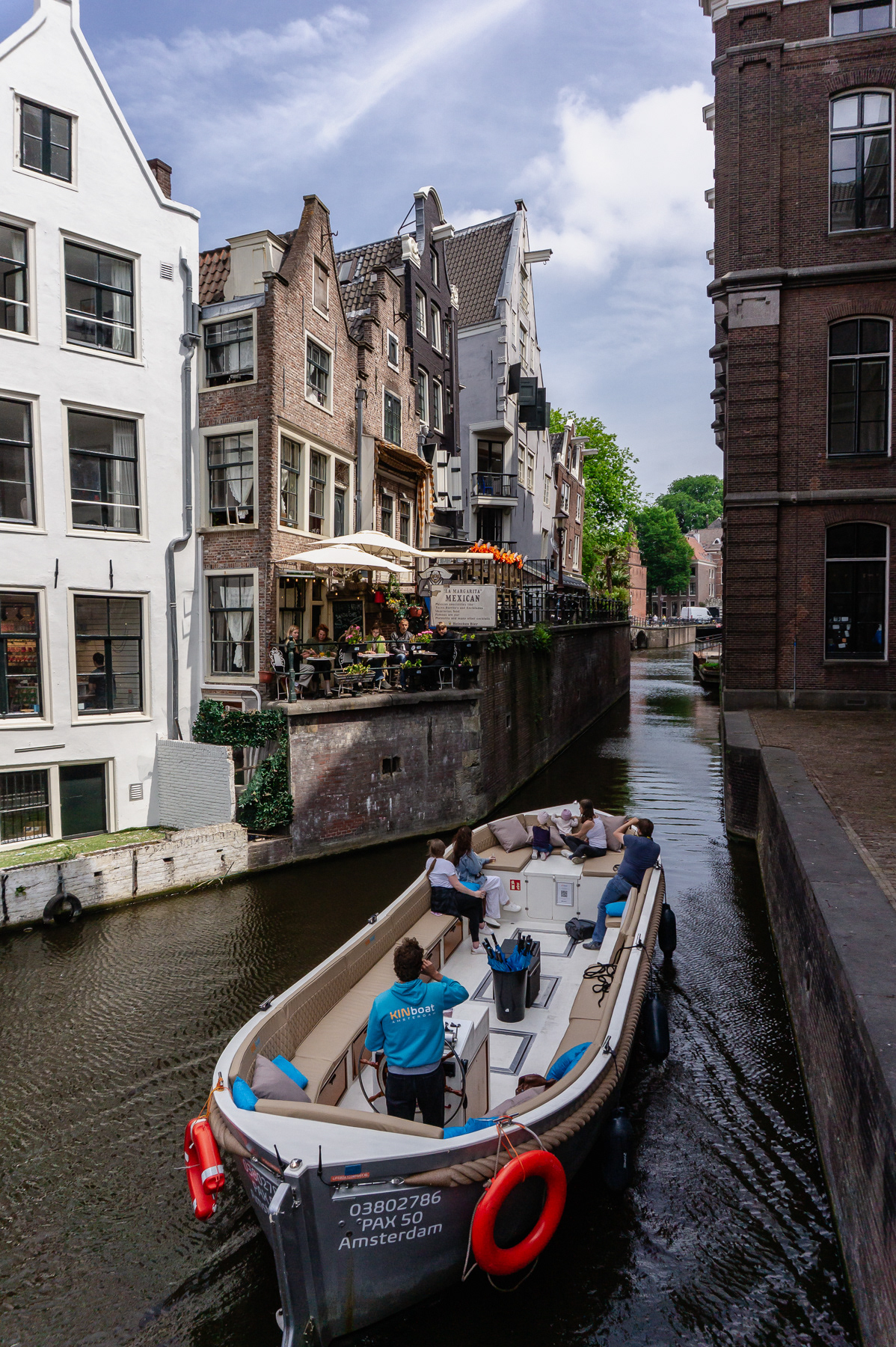 A local boat passes the Grimnessesluis bridge.