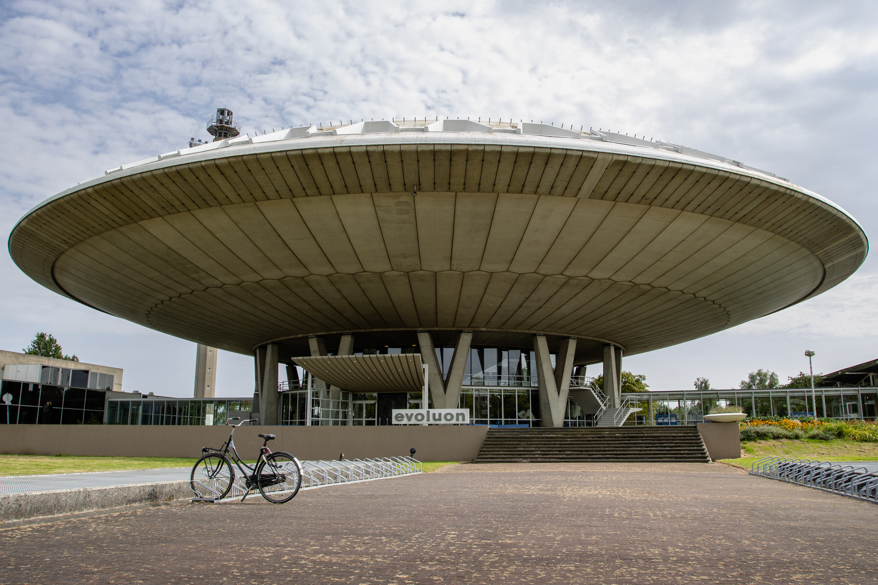 Take the bicycle or fly away?
