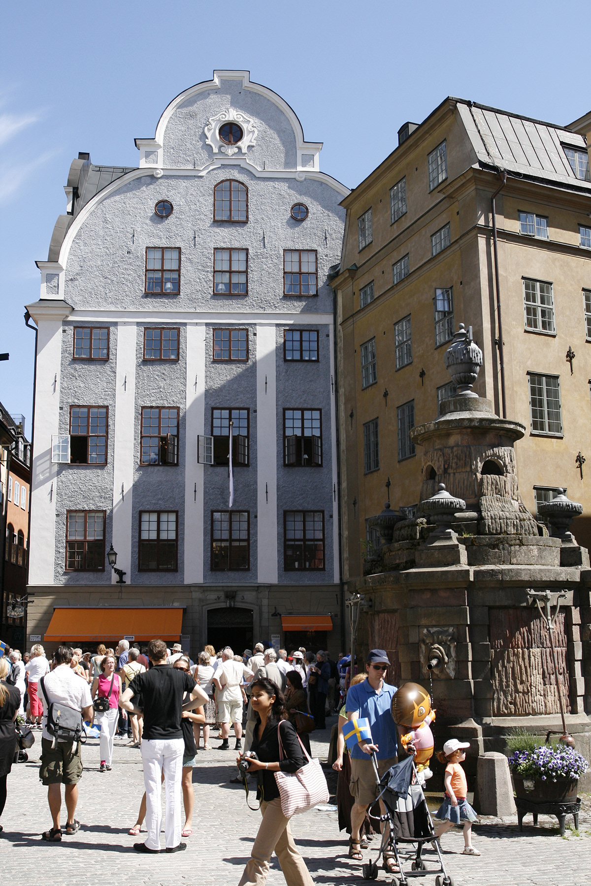 The pump on the spot of the old water well. Gamla Stan, June 2007.