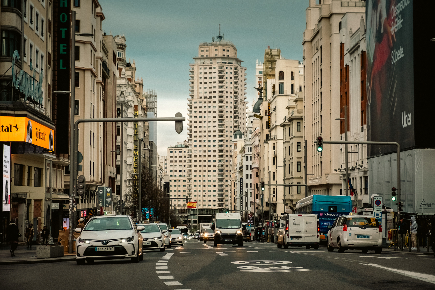 The Gran Via with the Torre de Madrid (Tower of Madrid). With 142 metres tall and 36 floors, one of the tallest buildings of the city. The skyscraper was built between 1954 and 1957. The design is by Julián and José María Otamendi Machimbarrena.