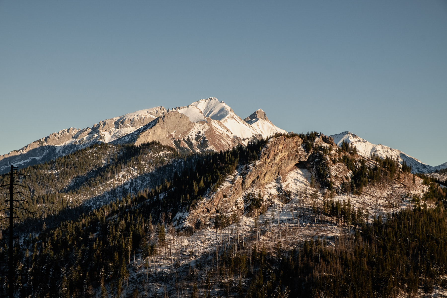 Views from the way down from Rusinowa Polana, December 2025.