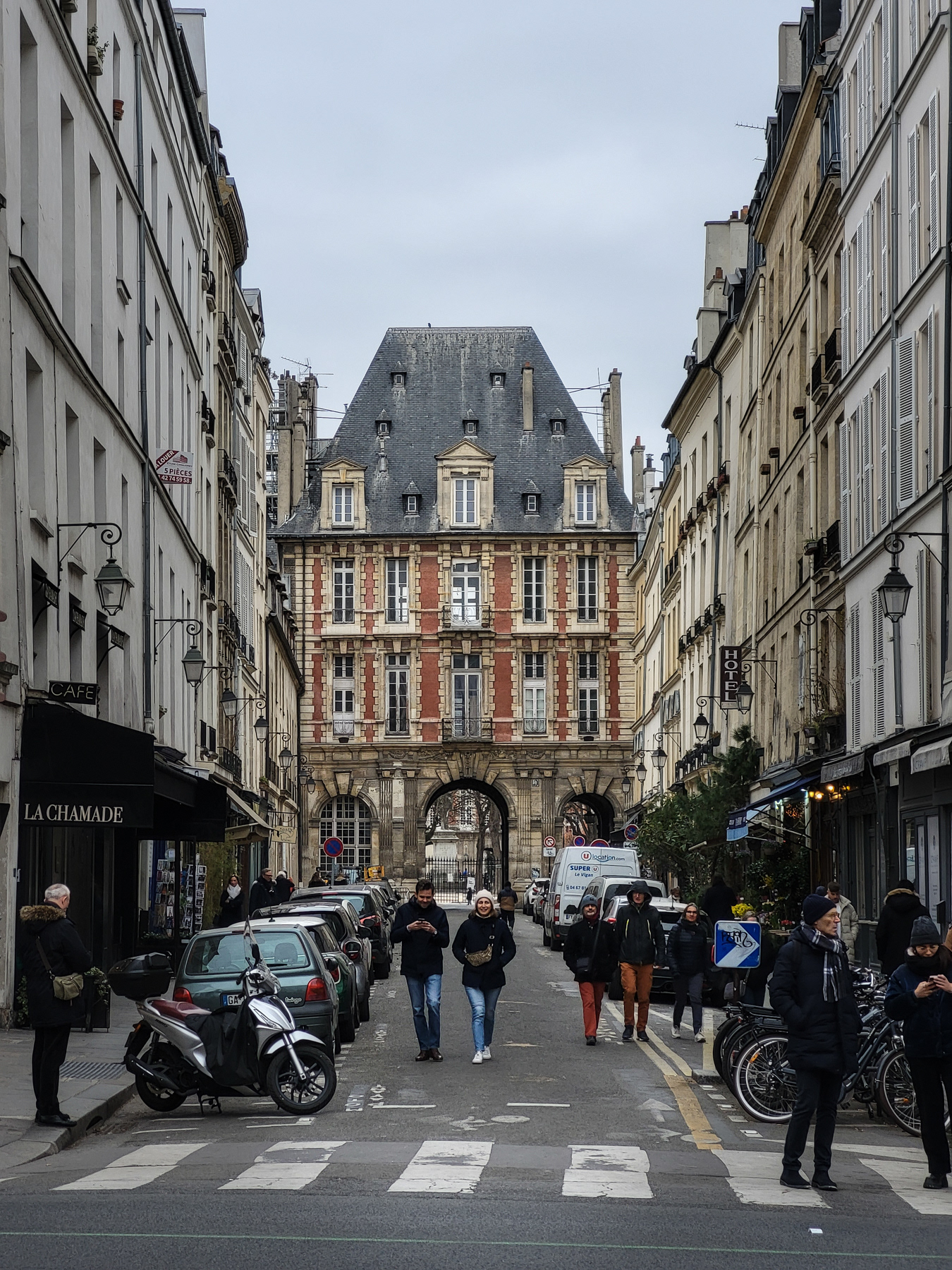 Rue de Birague, March 2023.