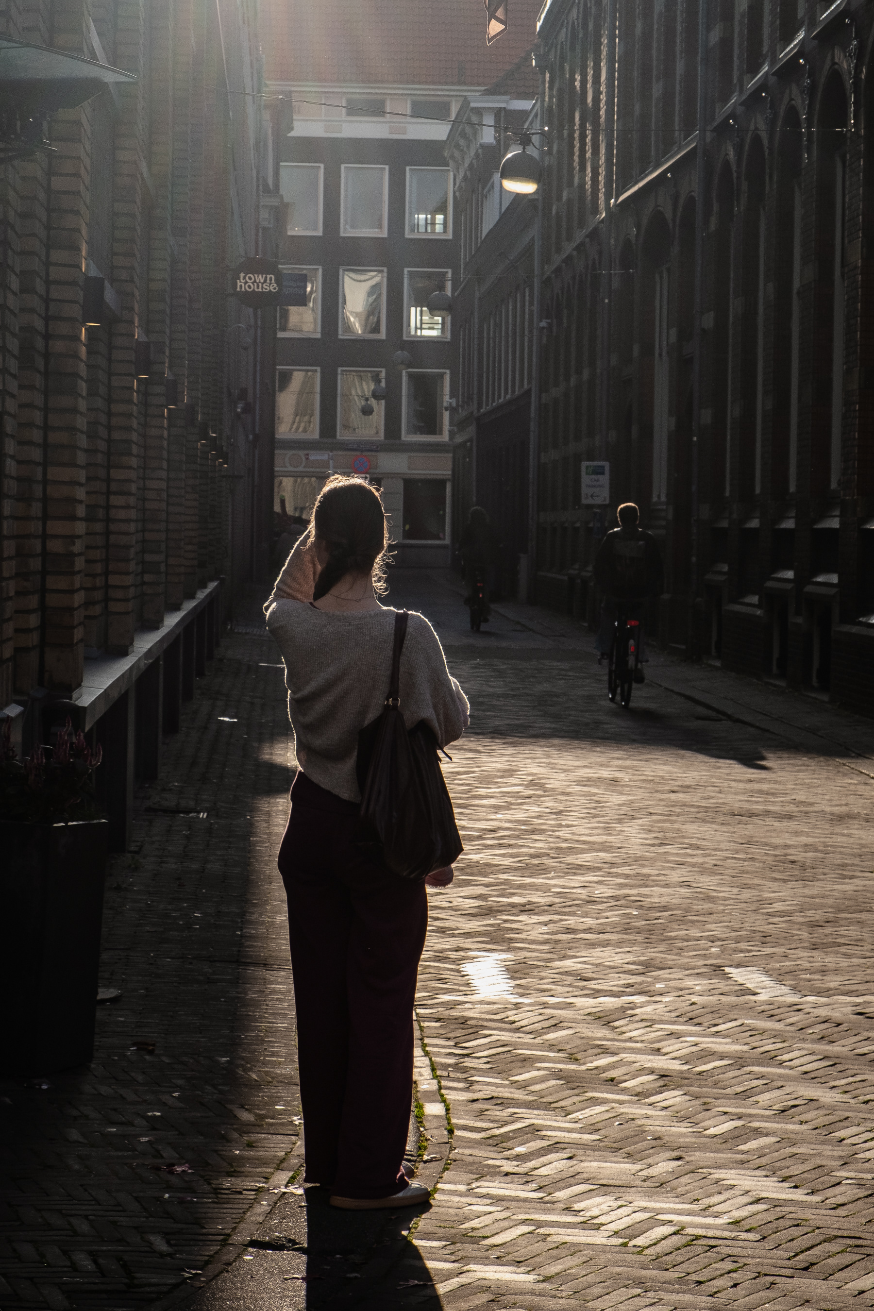 "Halo lady" in the Casuariestraat, October 2026.