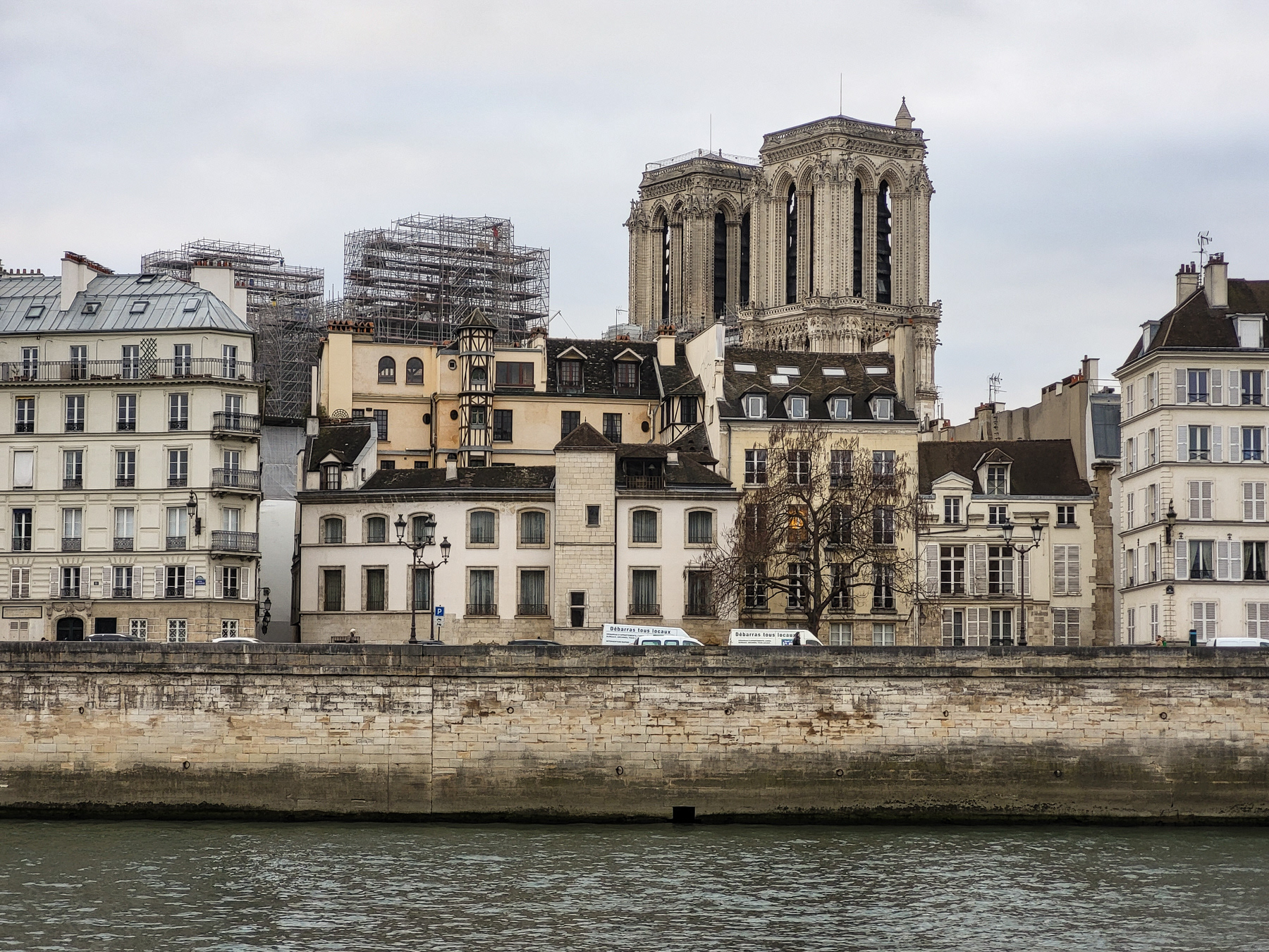 The northern banks of Île de la Cité, with the Notre-Dame Cathedral under reconstruction after the 2019 destructive fire. March 2023.