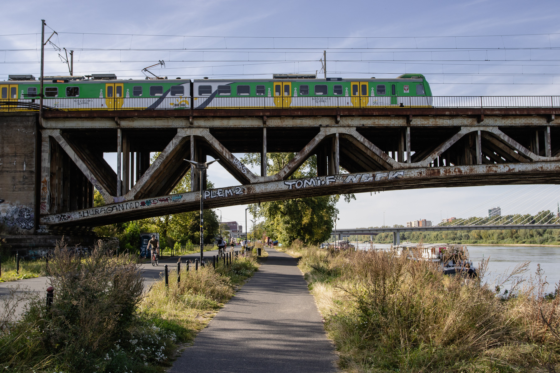 The pathways on the western river banks are popular among cyclists and pedestrians.