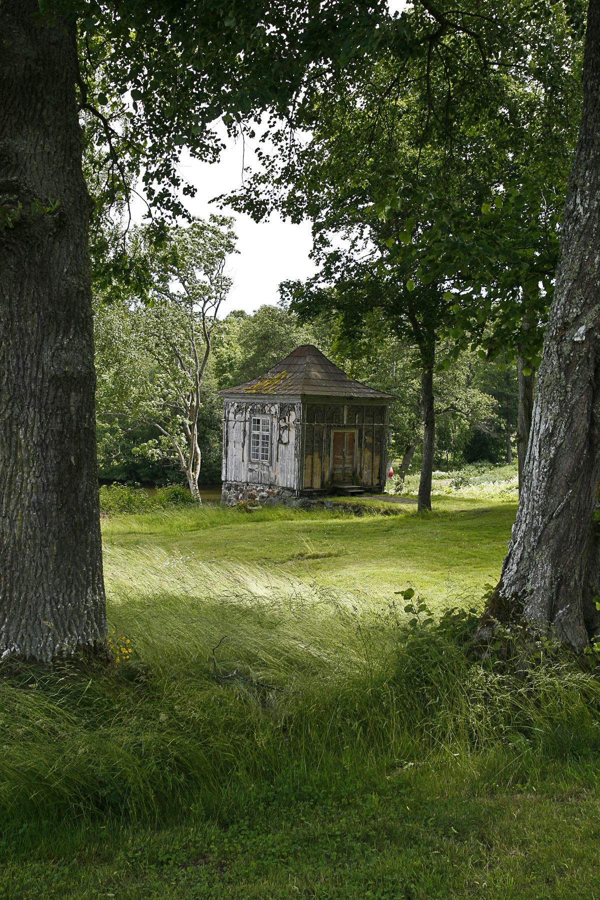 On the grounds of Täxing Slott