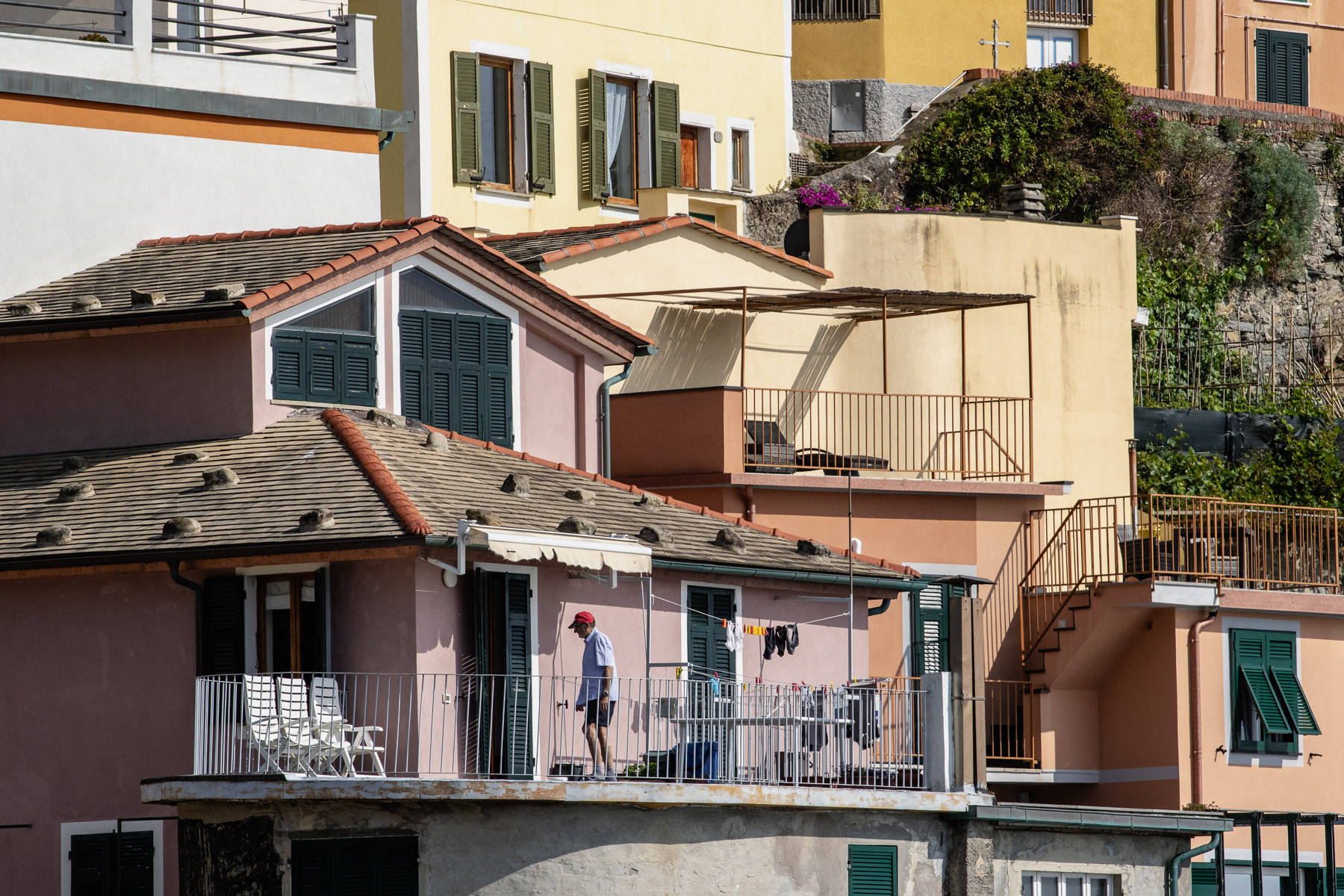 Houses have been built on the round remnants of the Manarola castle.