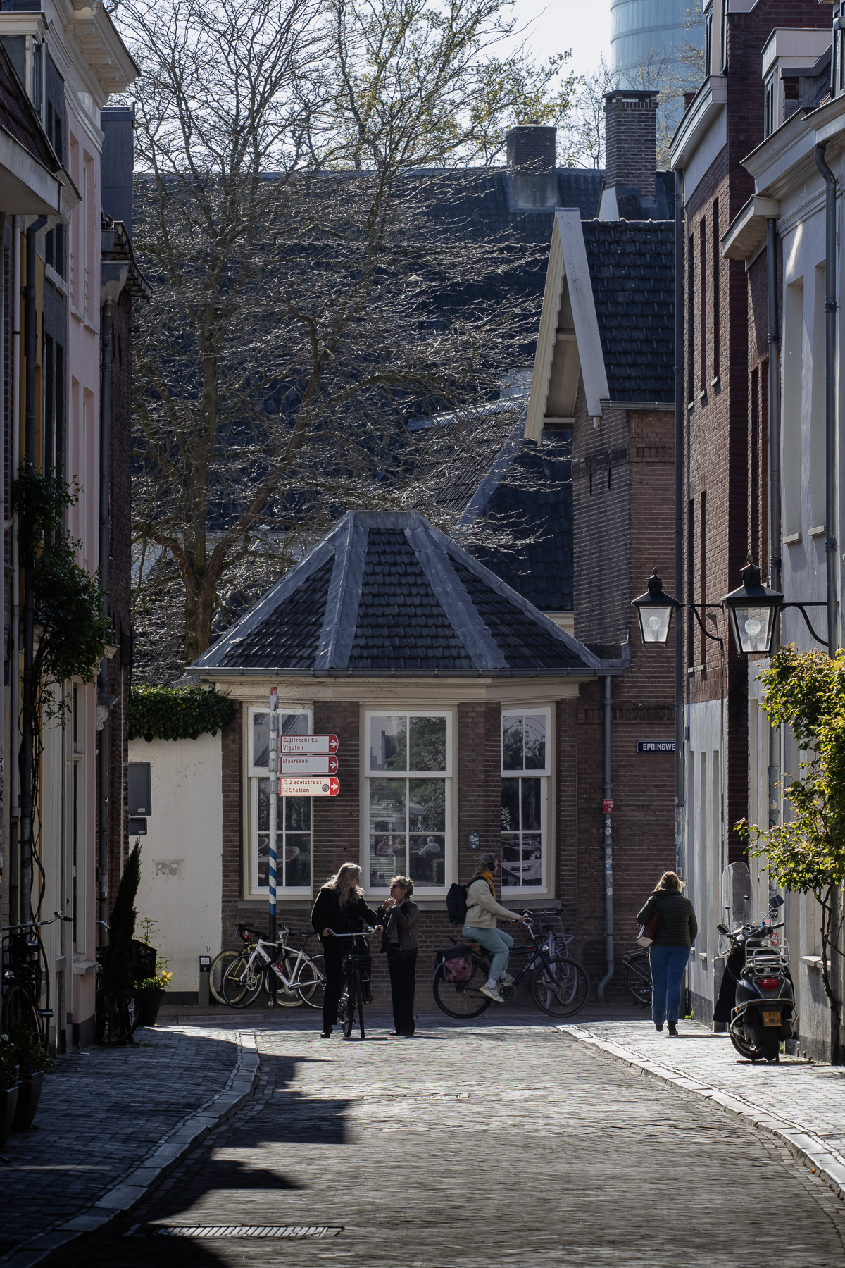... ends at Springweg.
