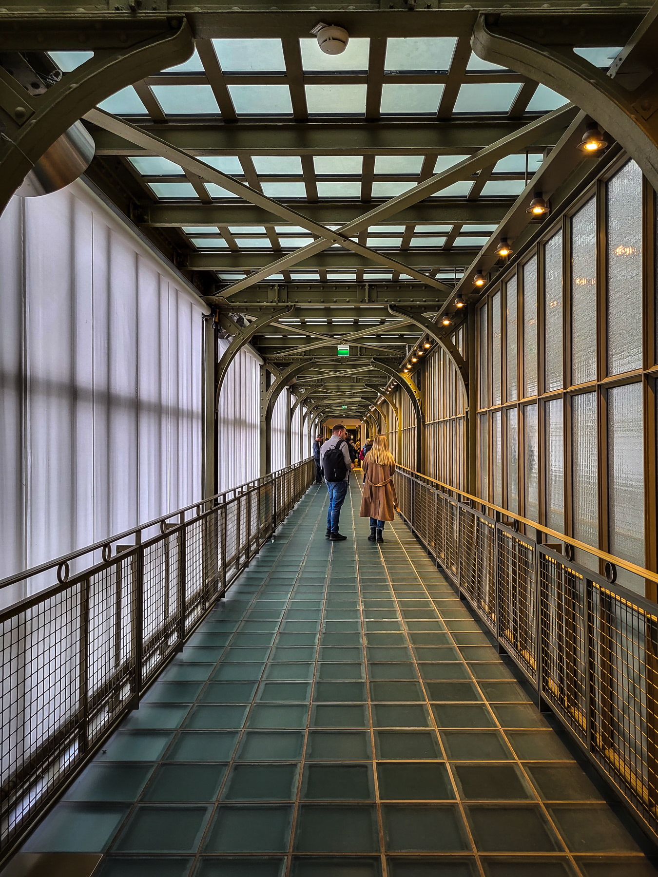 Pedestrian gangway inside Musée d'Orsay, March 2023.