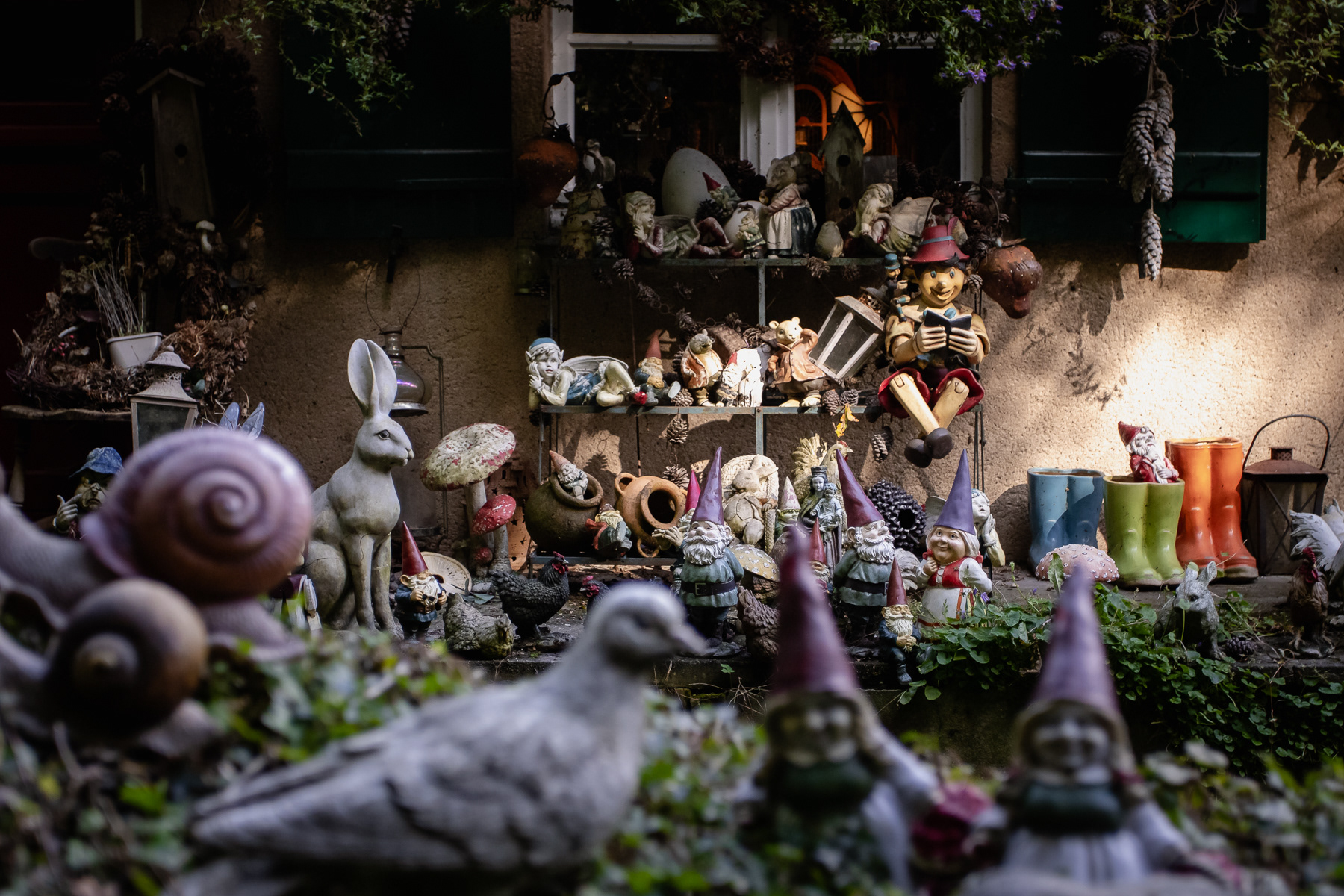 Probably the most wicked spot is in the front garden of the house of the miniature museum of landscapes. All kinds of midgets, animals and other objects form an interesting collection.