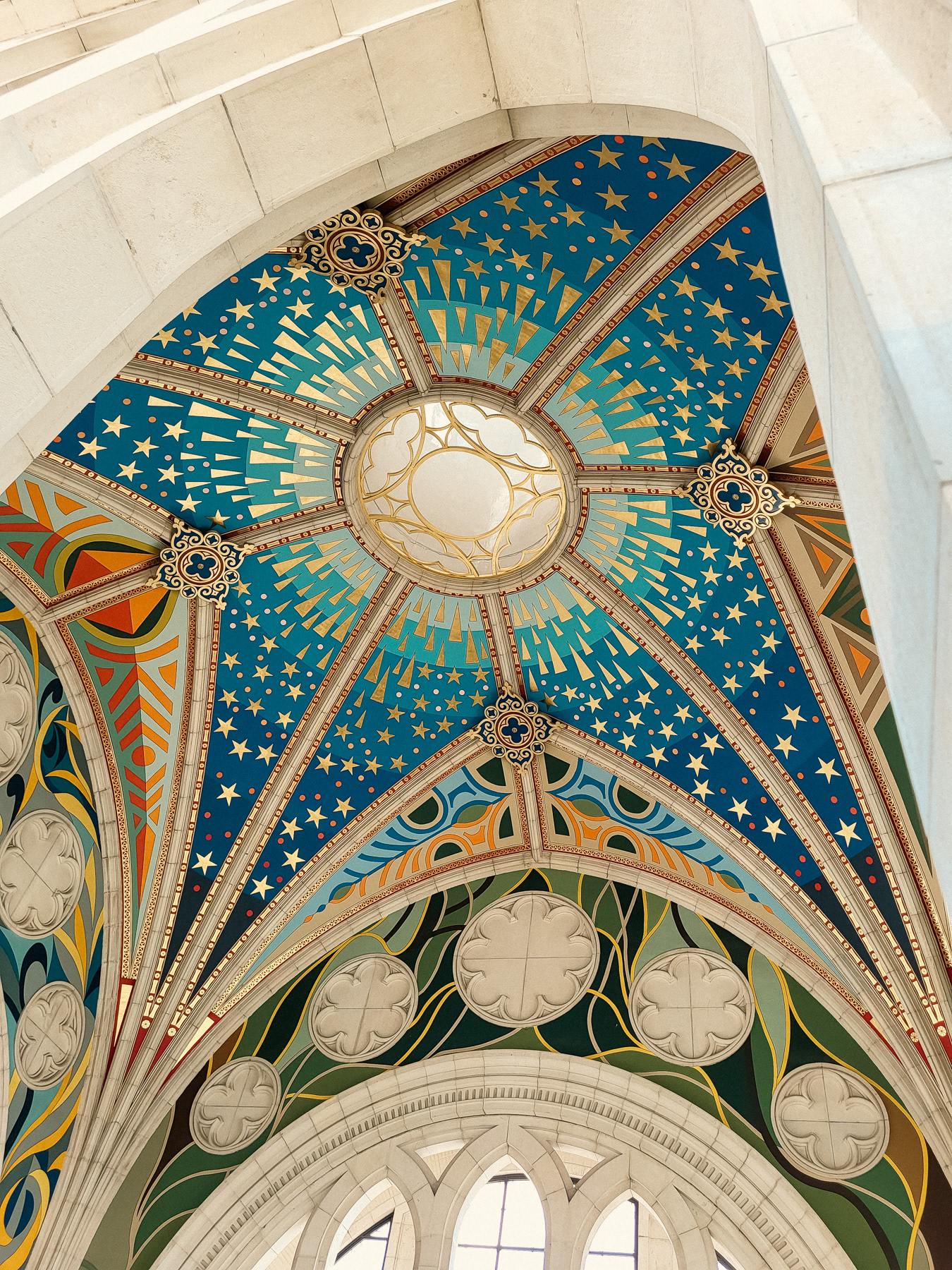 The top of the dome on the inside.