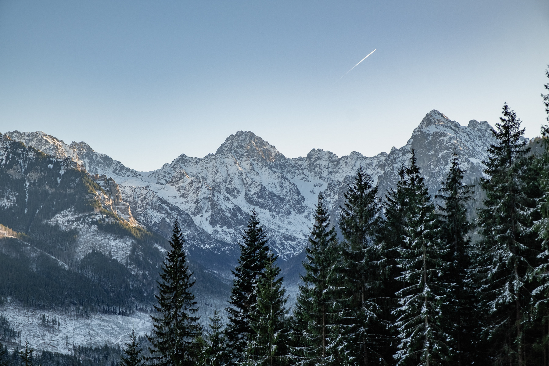 Views from the way down from Rusinowa Polana, December 2025.