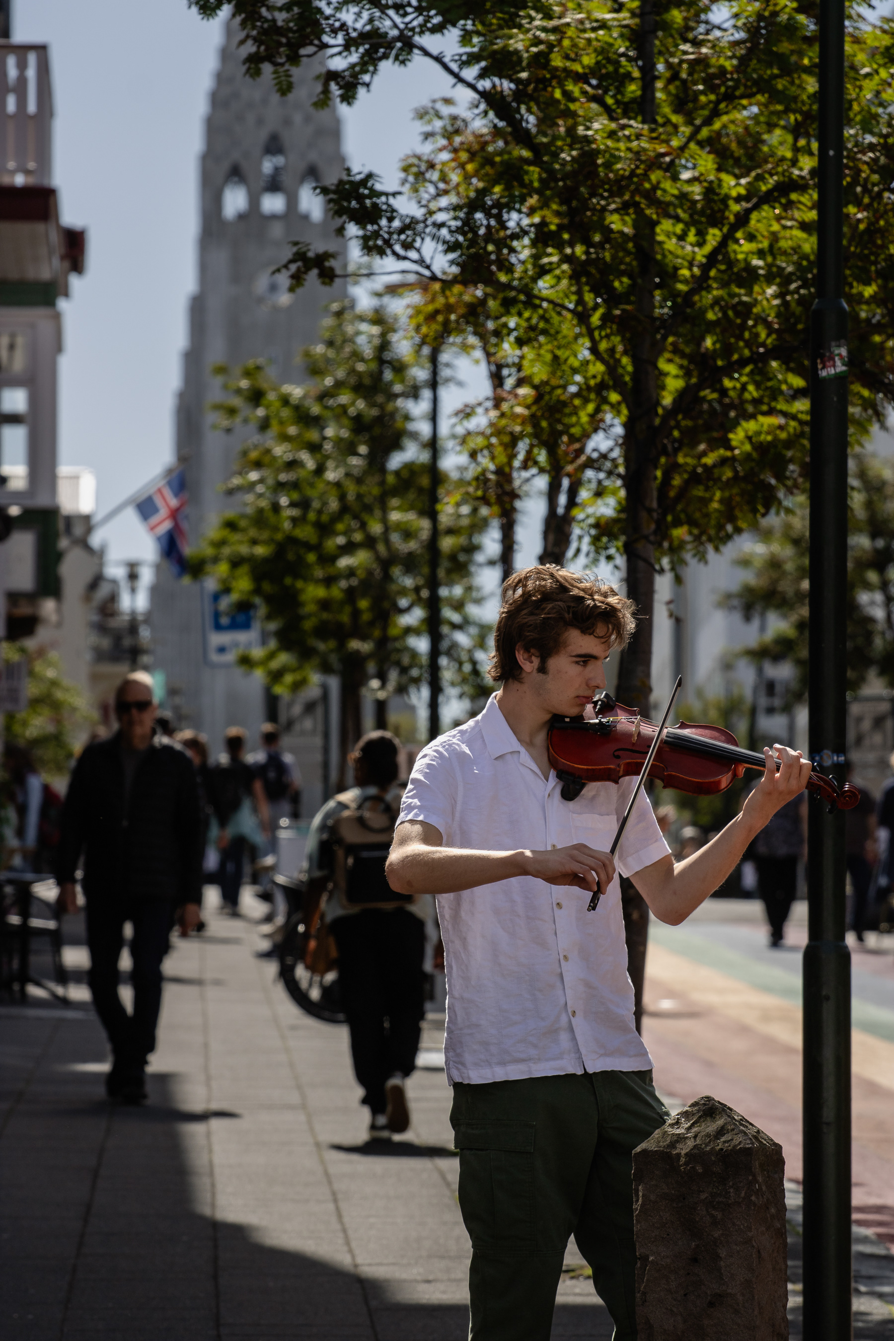 A violin player in the main street.