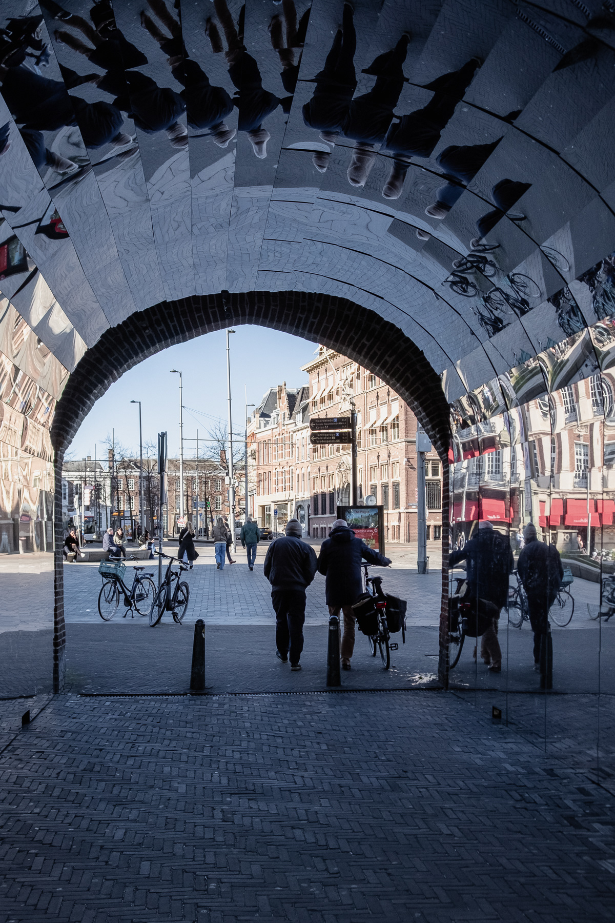The mirror-clad Prison Gate just outside the Binnenhof area, February 2025.
