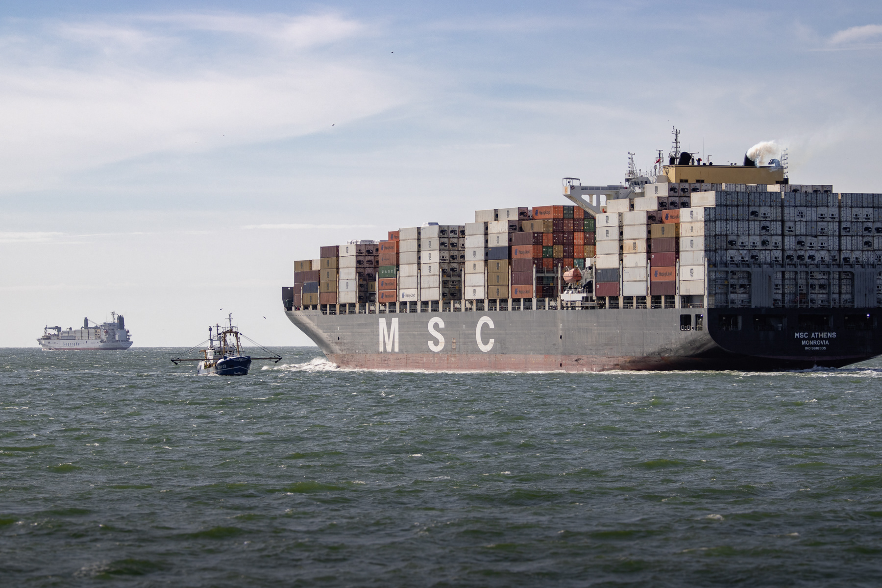 Scheveningen fishing boat SCH-33 and container vessel MSC Athens in the Westerschelde