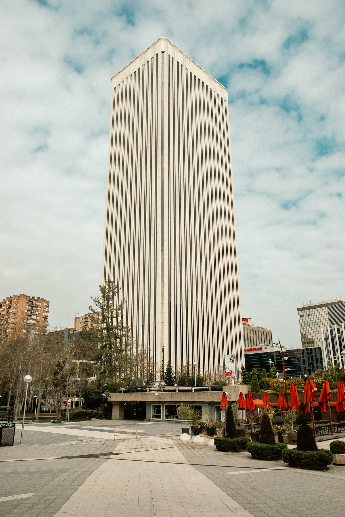 The Torre Picasso in its Azca 'habitat'