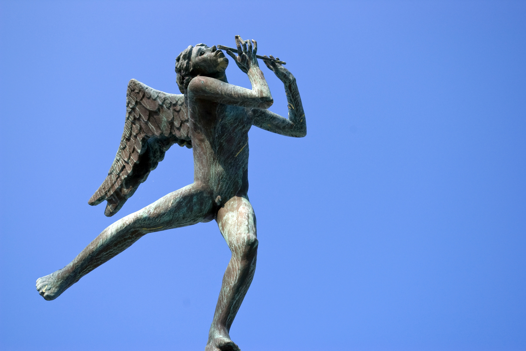 The statues of the music making angels, by Carl Miles, in Boulognerskogen, August 2007.