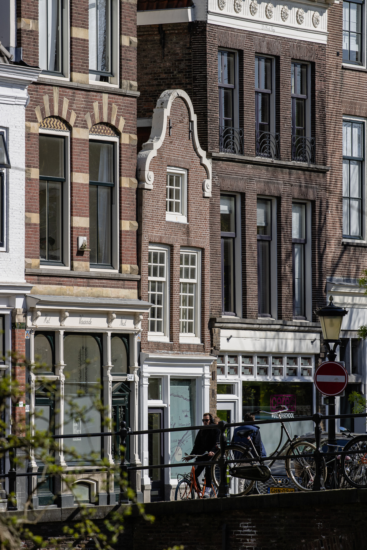 Sights at the Oudegracht canal.