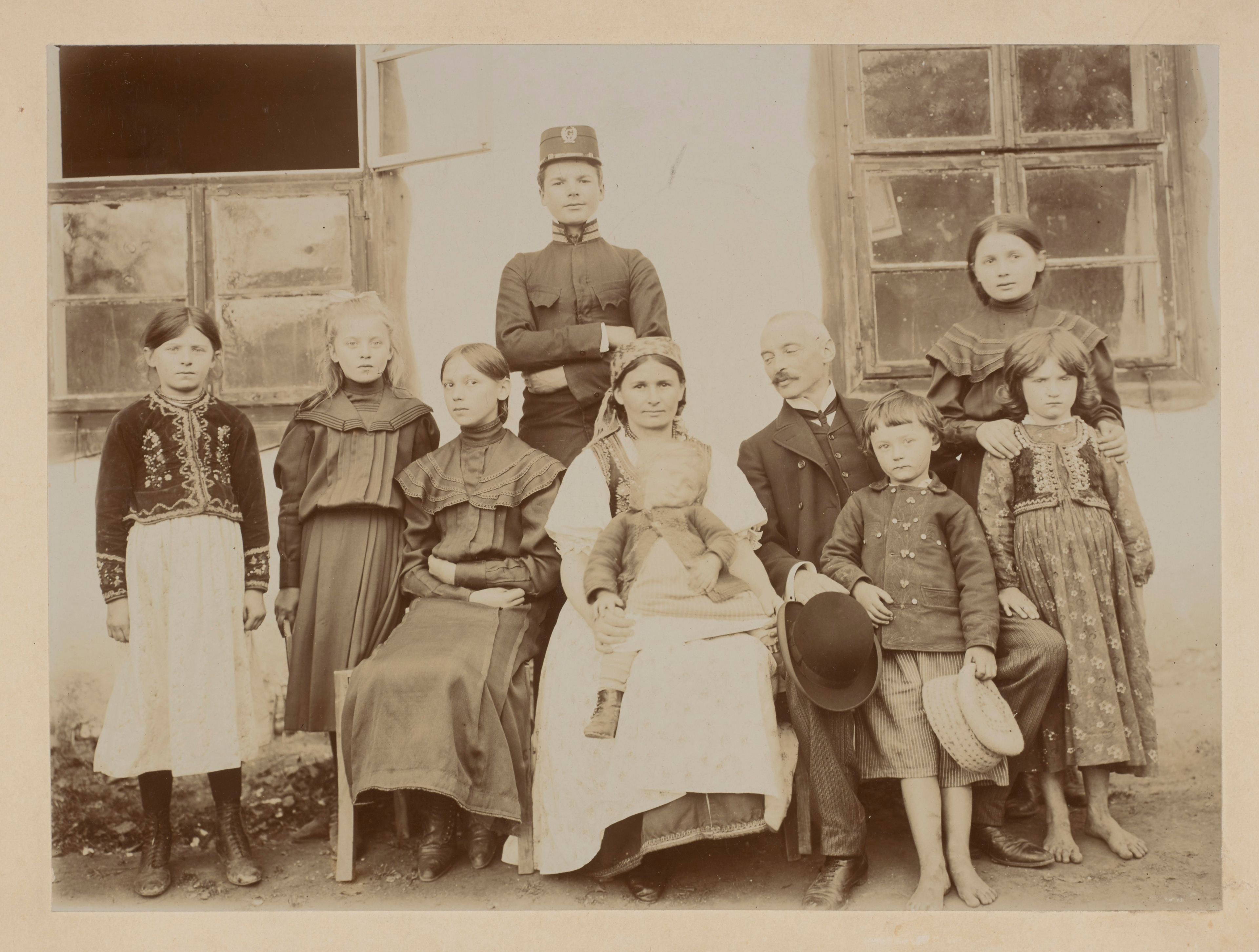 Włodzimierz and Anna Tetmajer and kids, the beginning of the 1900s (Photo in collection National Museum)