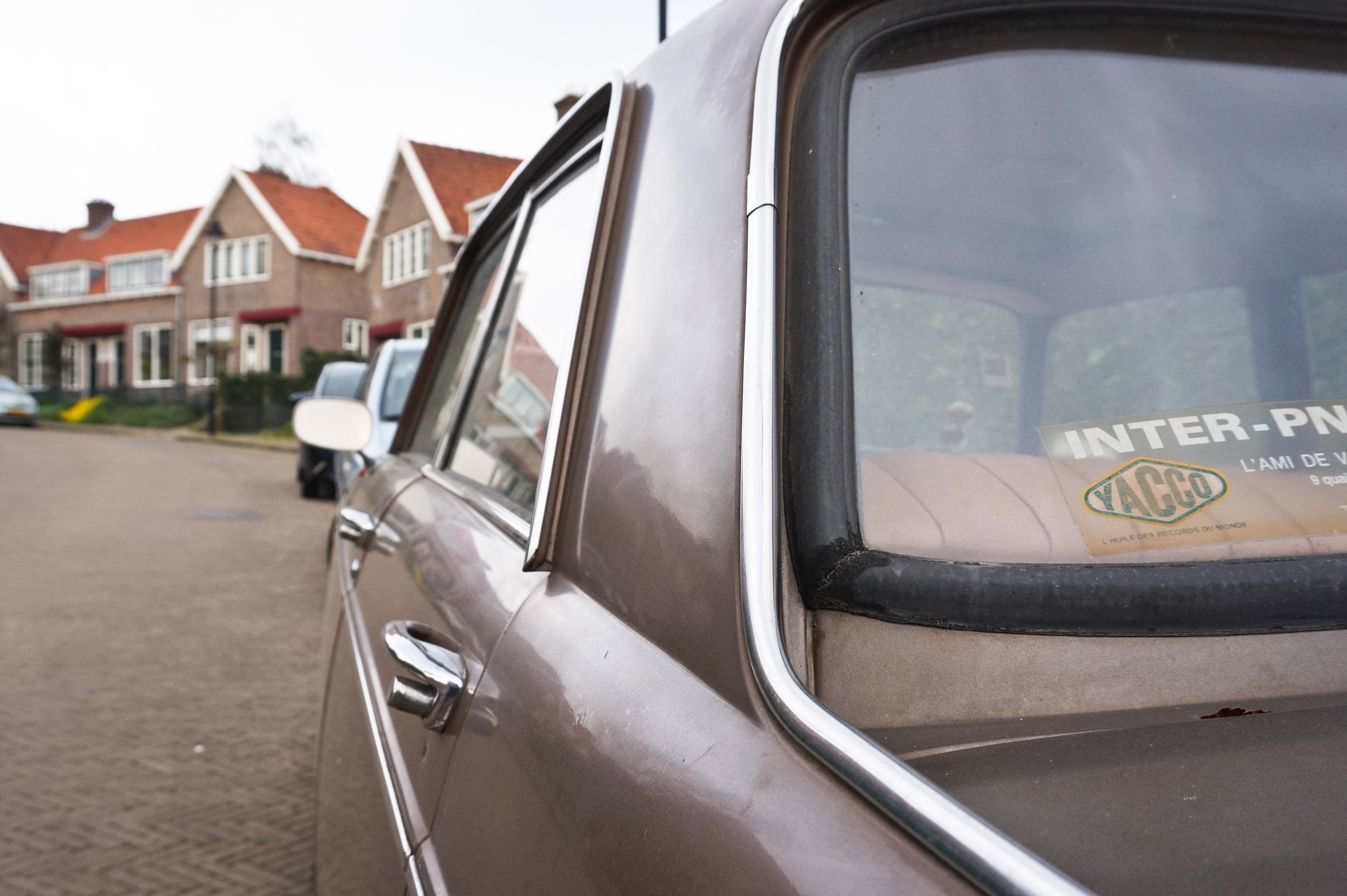 An historic car parked in the far east of Klarendal.