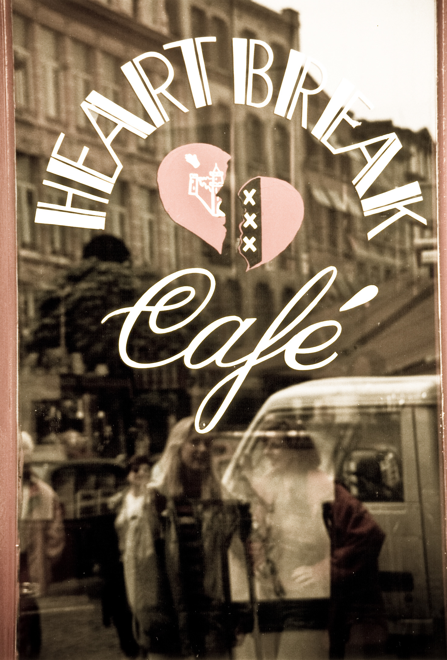 Antwerpen is great as a city for nightlife, during the day or at night.