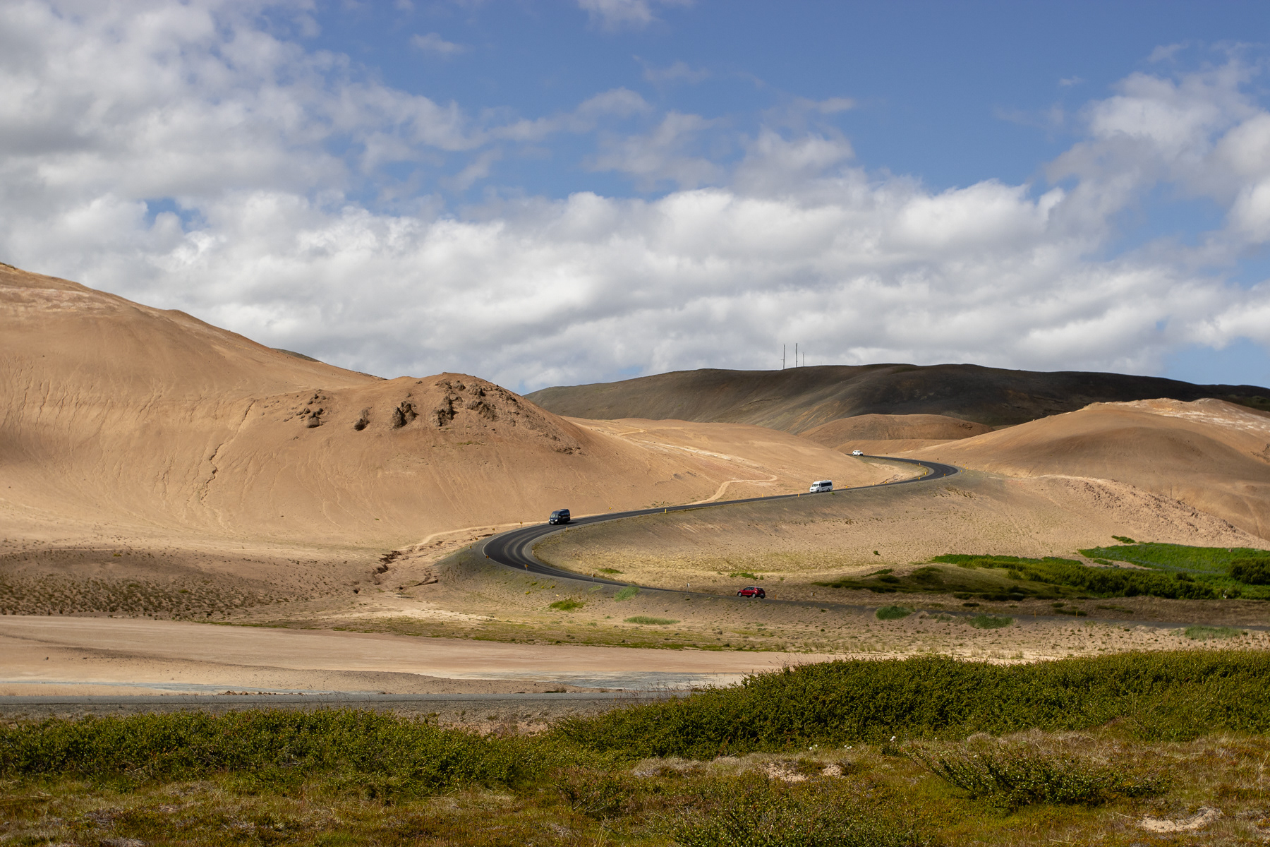 The road down to Hverir.