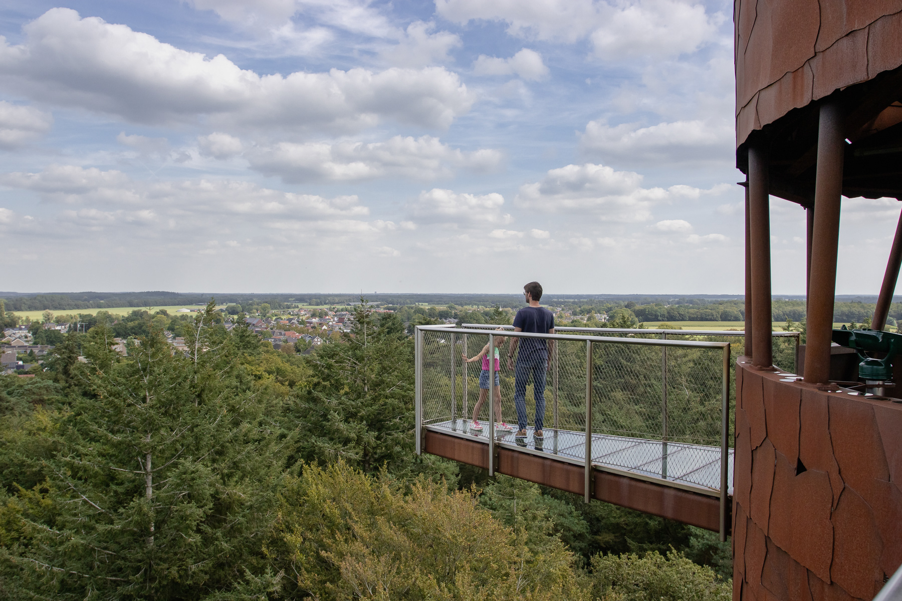 Man and a girl on a external balcony of the Bosbergtoren viewing tower.