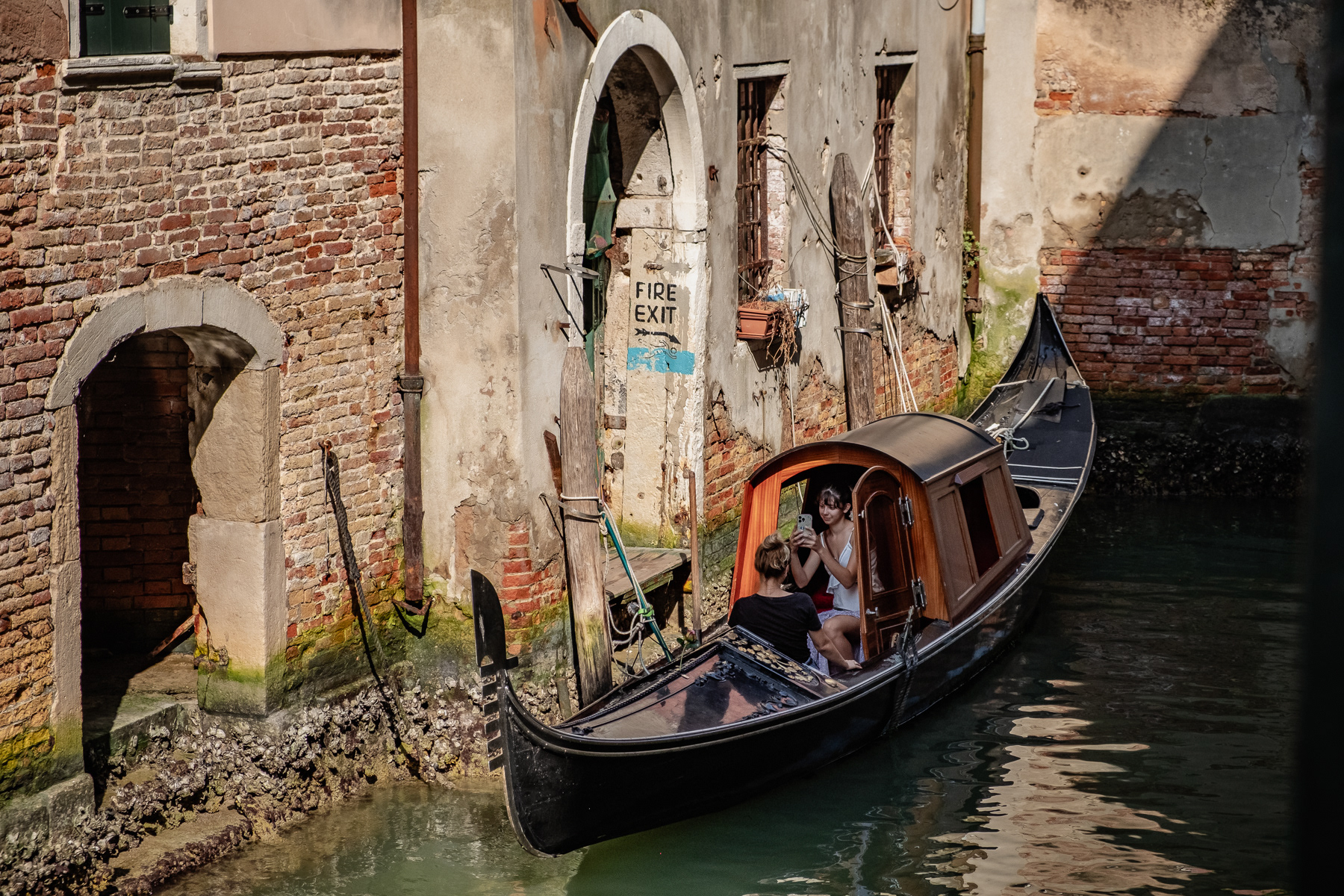 The gondola of the book shop Libreria Acqua Alto, July 2023.